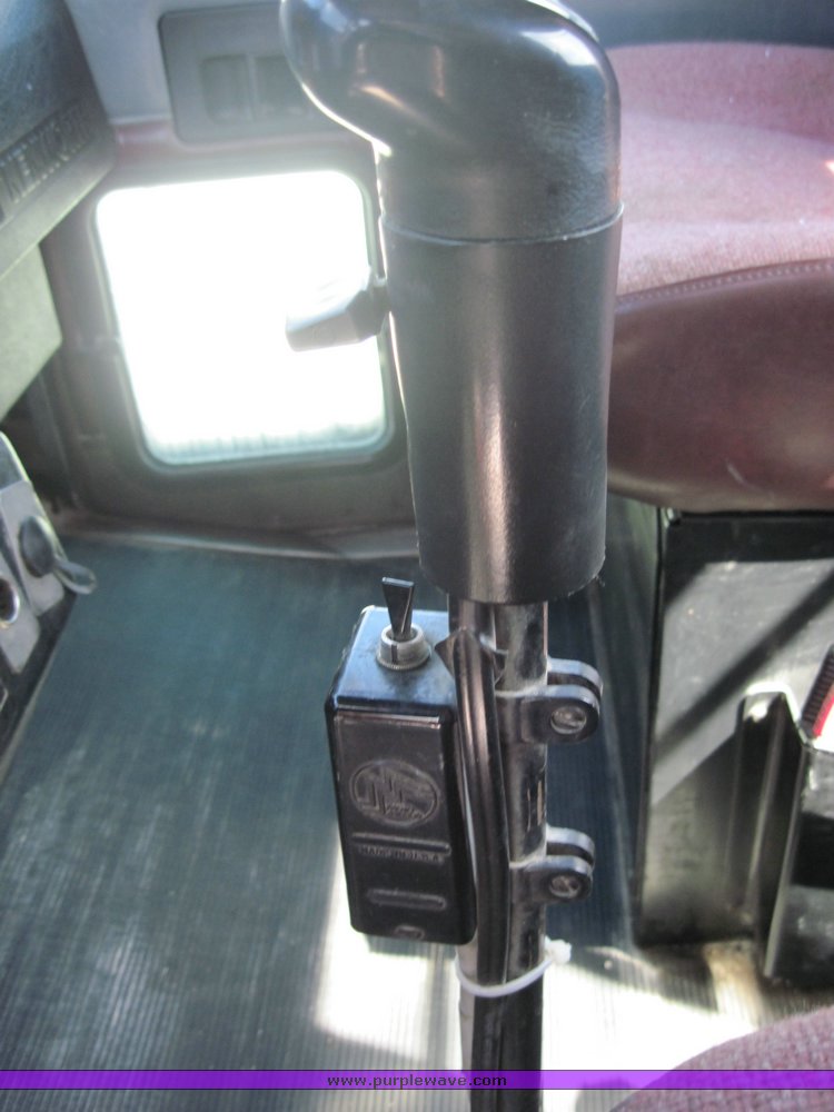 image for item 4597 2001 Kenworth Construct T800 semi truck