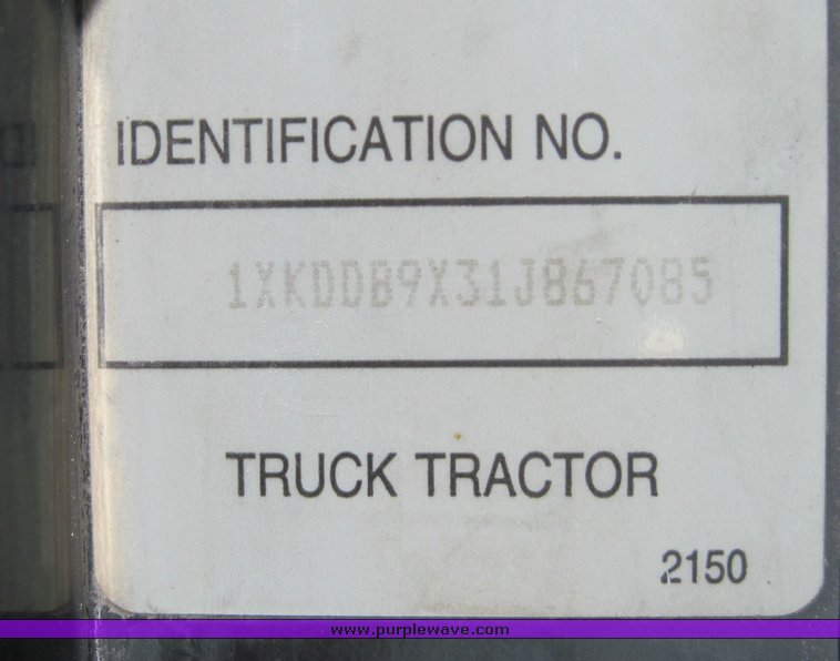 image for item 4597 2001 Kenworth Construct T800 semi truck