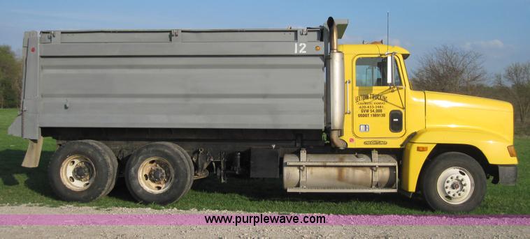 image for item 4706 1994 Freightliner Conventional FLD120 tandem axle dump truck