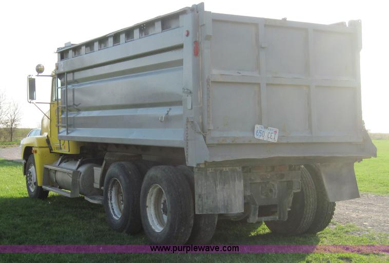 image for item 4706 1994 Freightliner Conventional FLD120 tandem axle dump truck