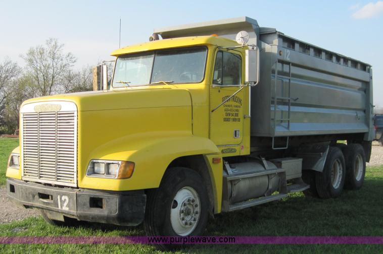 image for item 4706 1994 Freightliner Conventional FLD120 tandem axle dump truck