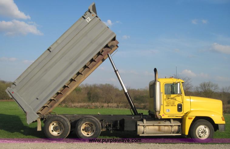 image for item 4706 1994 Freightliner Conventional FLD120 tandem axle dump truck