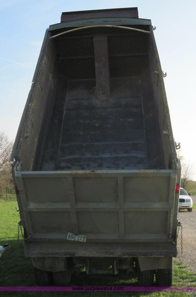 image for item 4706 1994 Freightliner Conventional FLD120 tandem axle dump truck