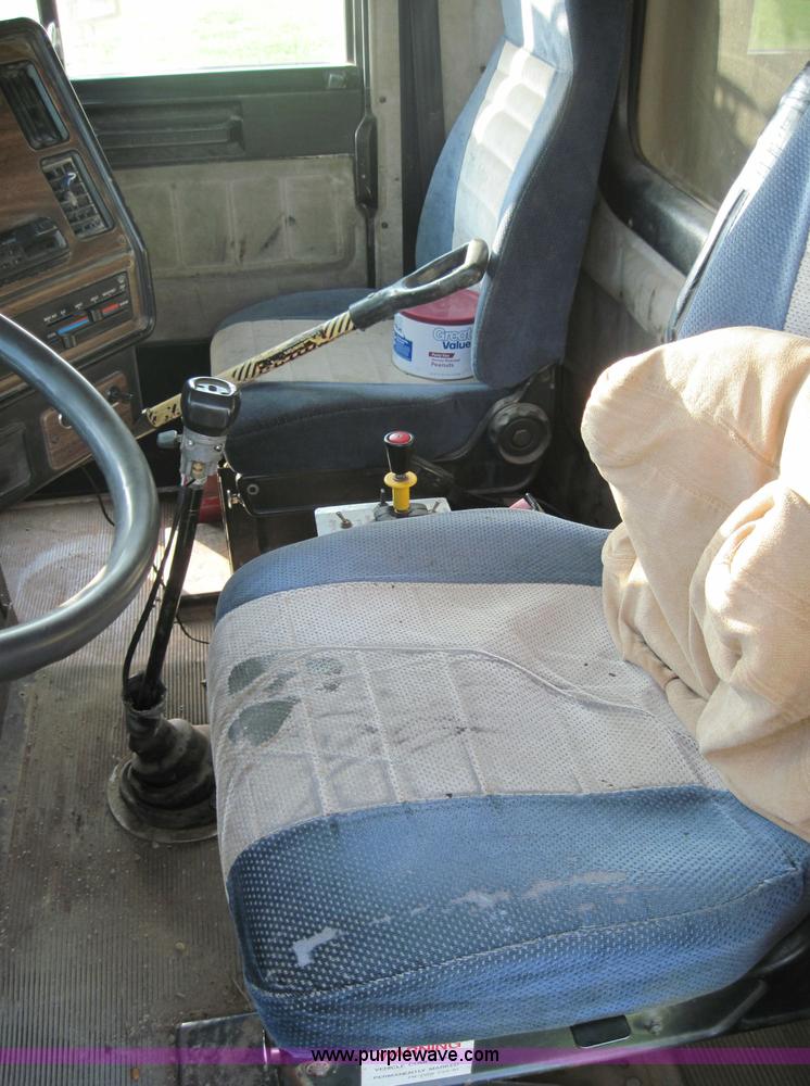 image for item 4706 1994 Freightliner Conventional FLD120 tandem axle dump truck