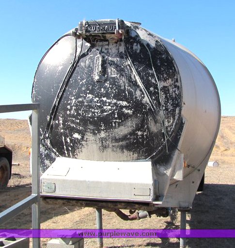 image for item 5001 1965 Fruehauf pneumatic tandem axle trailer