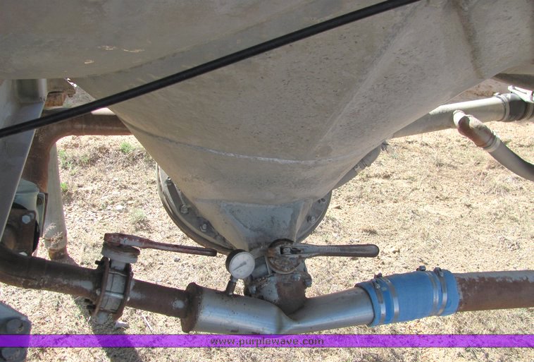 image for item 5001 1965 Fruehauf pneumatic tandem axle trailer