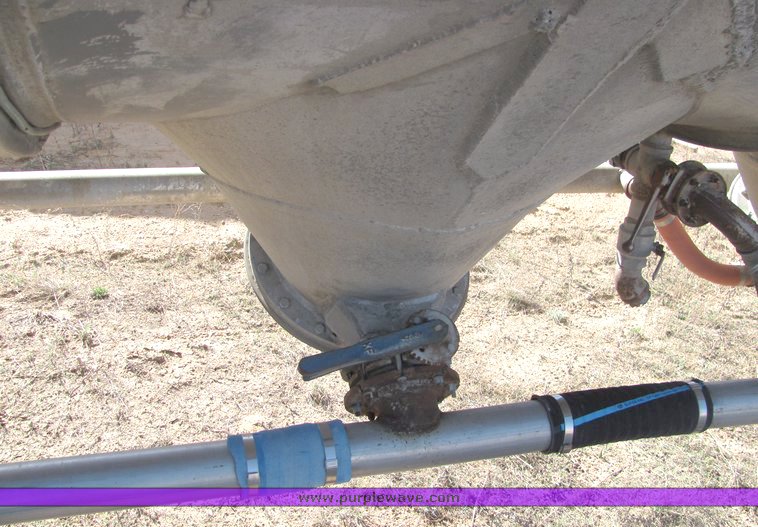 image for item 5001 1965 Fruehauf pneumatic tandem axle trailer