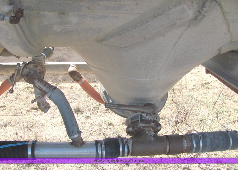 image for item 5001 1965 Fruehauf pneumatic tandem axle trailer