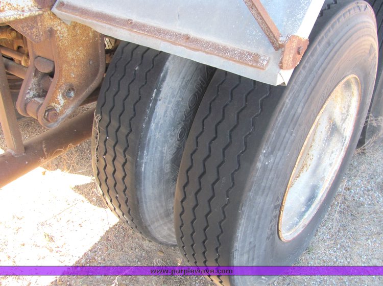 image for item 5001 1965 Fruehauf pneumatic tandem axle trailer