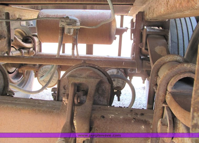 image for item 5001 1965 Fruehauf pneumatic tandem axle trailer