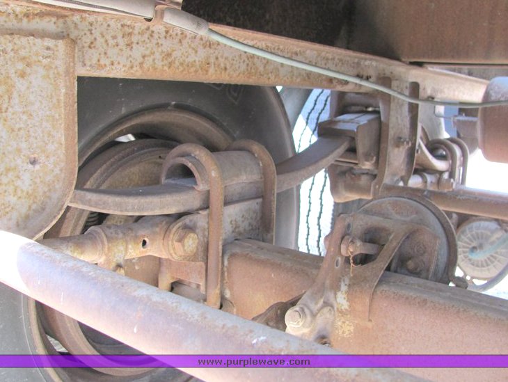 image for item 5001 1965 Fruehauf pneumatic tandem axle trailer