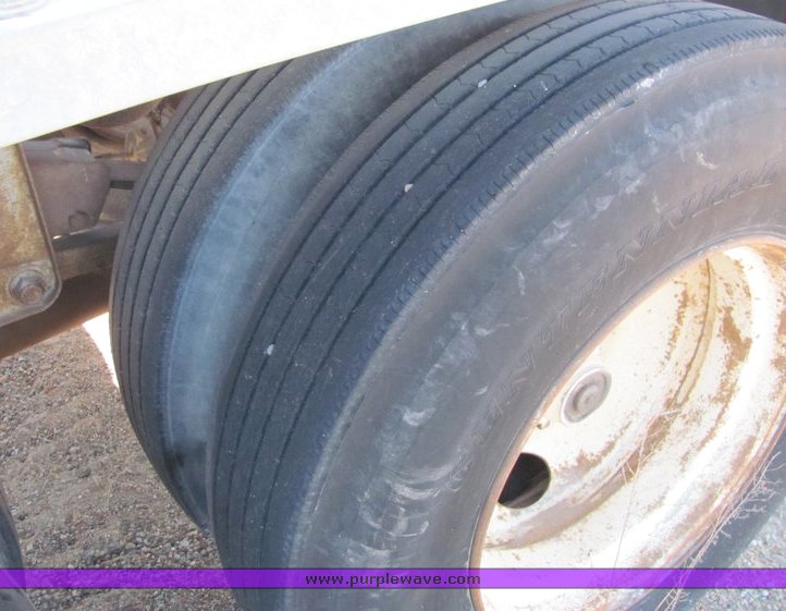 image for item 5001 1965 Fruehauf pneumatic tandem axle trailer