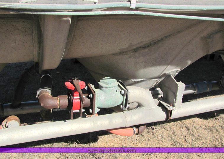 image for item 5001 1965 Fruehauf pneumatic tandem axle trailer