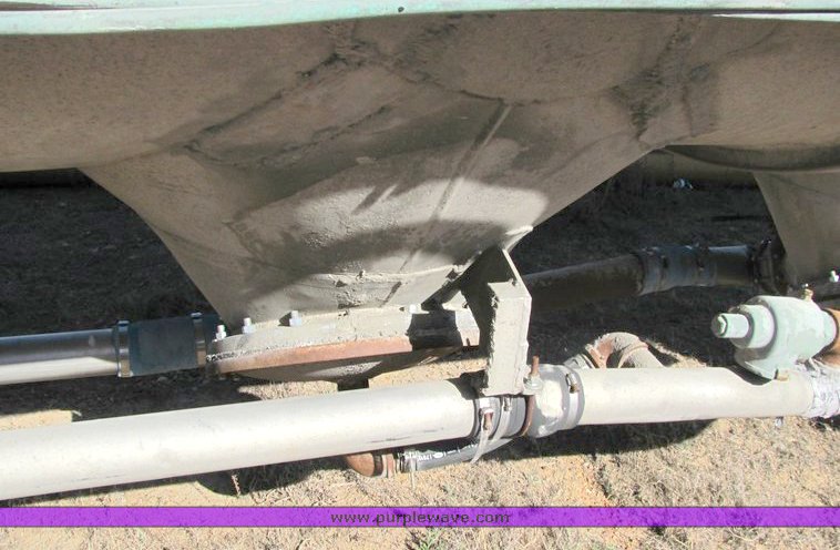 image for item 5001 1965 Fruehauf pneumatic tandem axle trailer