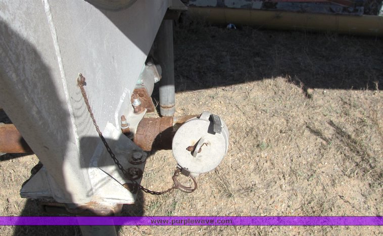 image for item 5001 1965 Fruehauf pneumatic tandem axle trailer