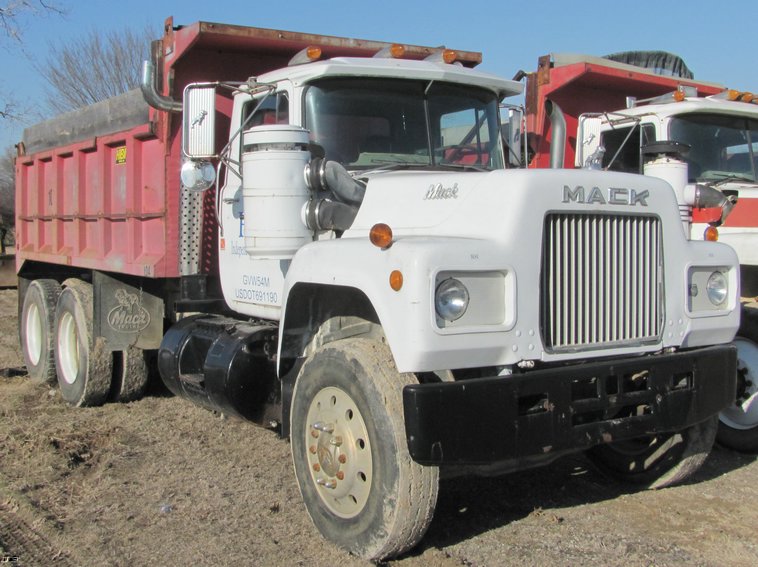 1981 Mack R600 tandem axle dump truck in Derby, KS Item 5216 sold