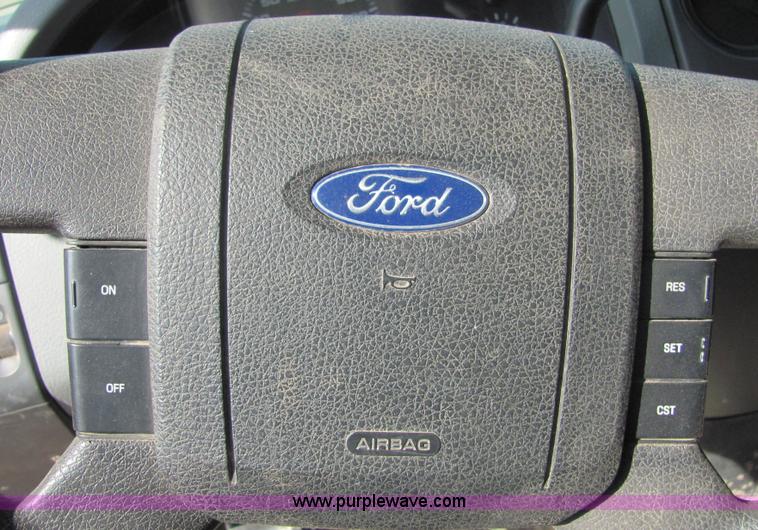 image for item 6030 2004 Ford F150 pickup