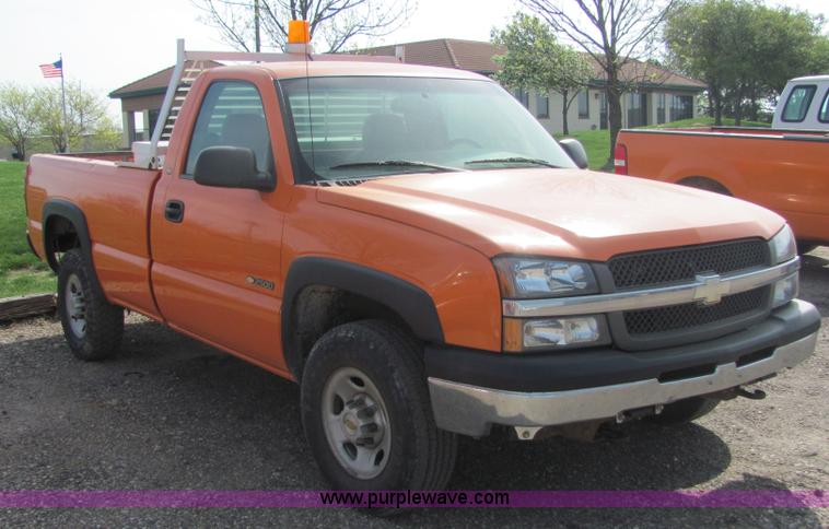 image for item 6031 2003 Chevrolet C2500 Silverado pickup