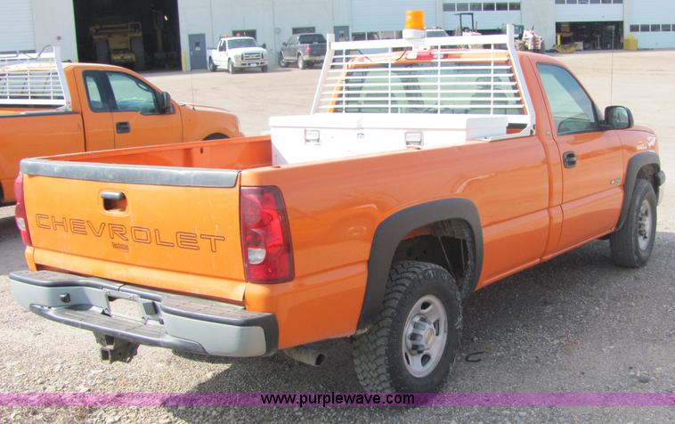 image for item 6031 2003 Chevrolet C2500 Silverado pickup