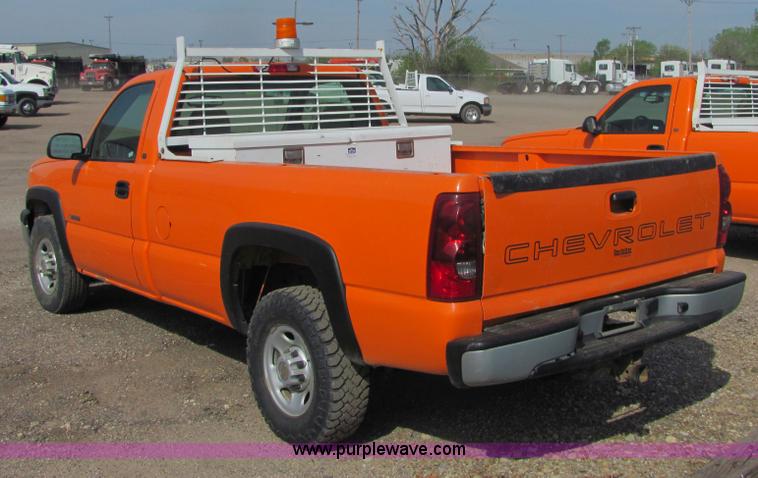 image for item 6031 2003 Chevrolet C2500 Silverado pickup