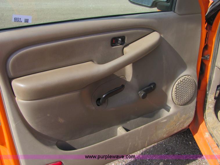 image for item 6031 2003 Chevrolet C2500 Silverado pickup