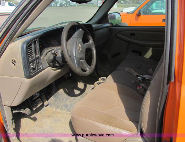 image for item 6031 2003 Chevrolet C2500 Silverado pickup