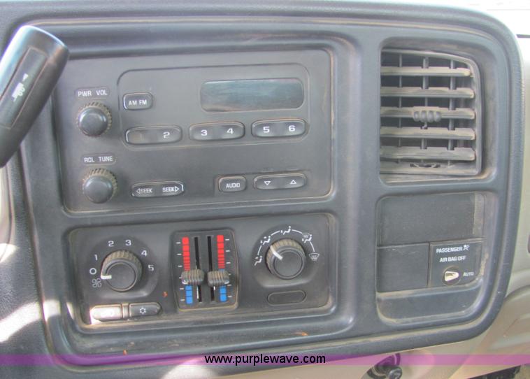 image for item 6031 2003 Chevrolet C2500 Silverado pickup