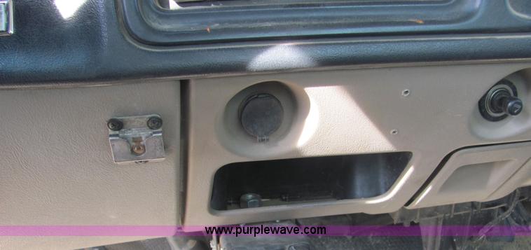 image for item 6031 2003 Chevrolet C2500 Silverado pickup