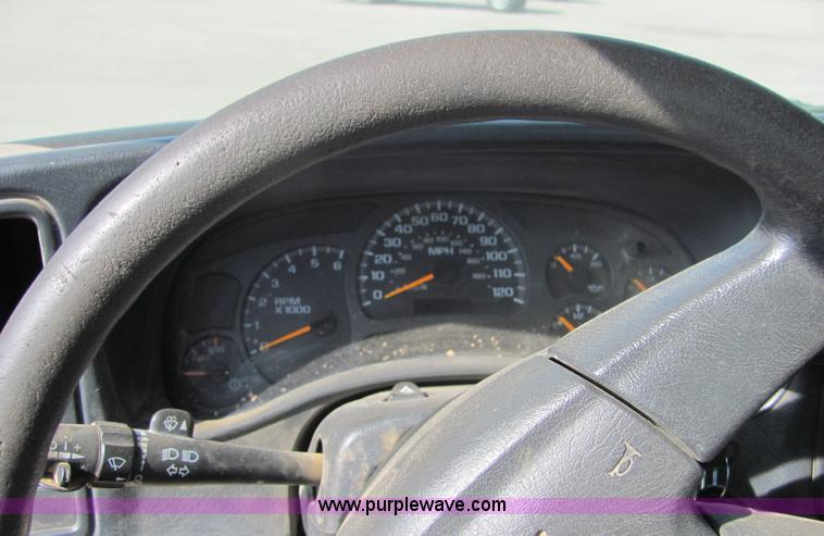 image for item 6031 2003 Chevrolet C2500 Silverado pickup