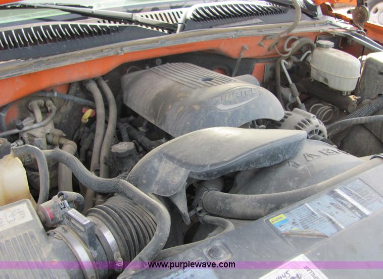 image for item 6031 2003 Chevrolet C2500 Silverado pickup