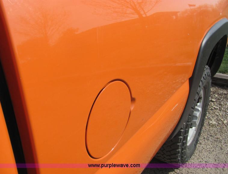 image for item 6031 2003 Chevrolet C2500 Silverado pickup