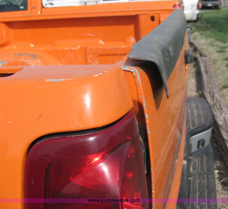 image for item 6031 2003 Chevrolet C2500 Silverado pickup