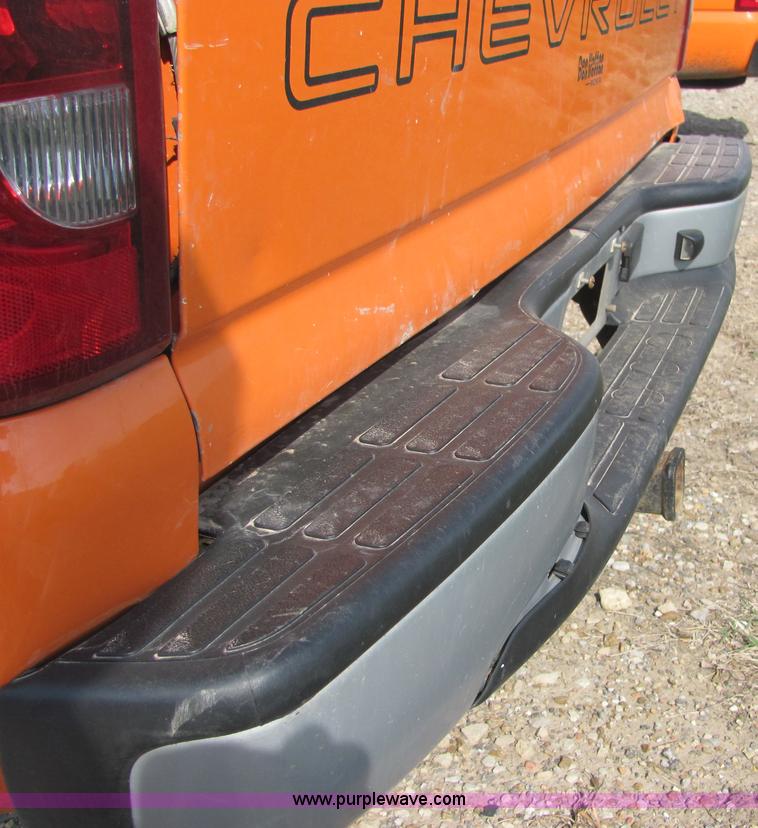 image for item 6031 2003 Chevrolet C2500 Silverado pickup