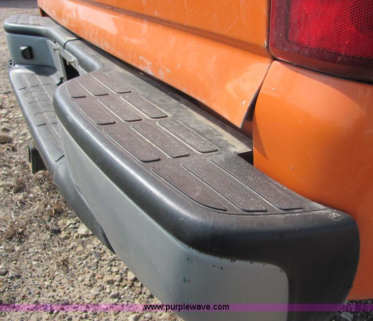 image for item 6031 2003 Chevrolet C2500 Silverado pickup