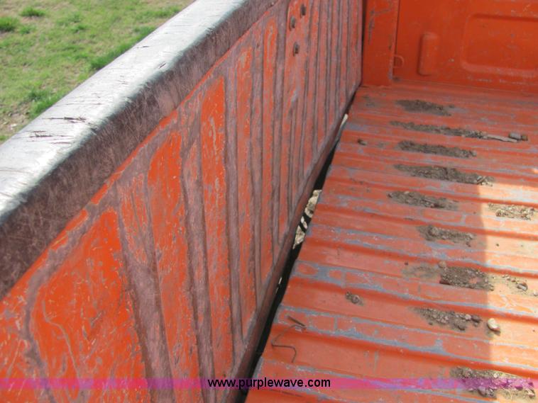 image for item 6031 2003 Chevrolet C2500 Silverado pickup