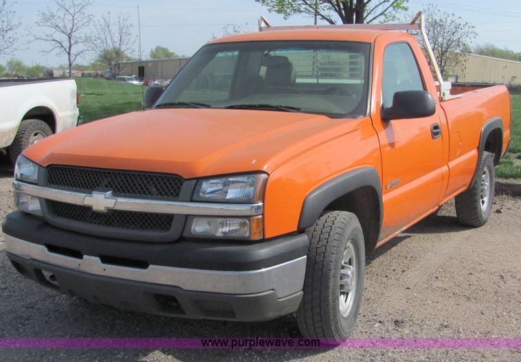 image for item 6032 2003 Chevrolet C2500 Silverado pickup