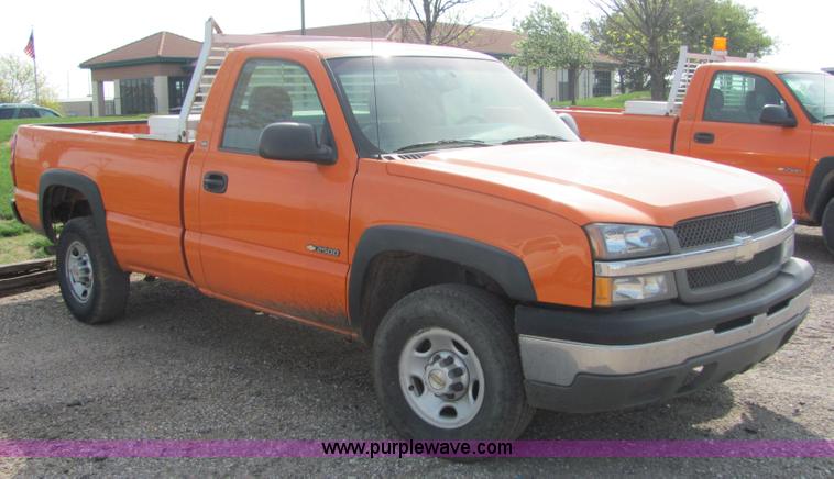 image for item 6032 2003 Chevrolet C2500 Silverado pickup