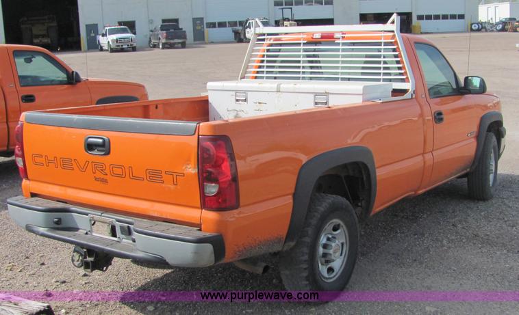 image for item 6032 2003 Chevrolet C2500 Silverado pickup