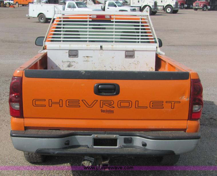 image for item 6032 2003 Chevrolet C2500 Silverado pickup