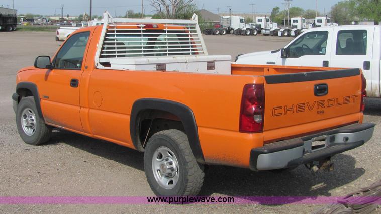 image for item 6032 2003 Chevrolet C2500 Silverado pickup
