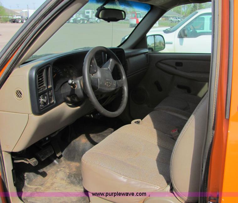 image for item 6032 2003 Chevrolet C2500 Silverado pickup