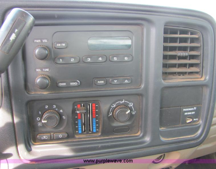 image for item 6032 2003 Chevrolet C2500 Silverado pickup