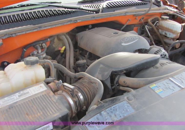 image for item 6032 2003 Chevrolet C2500 Silverado pickup