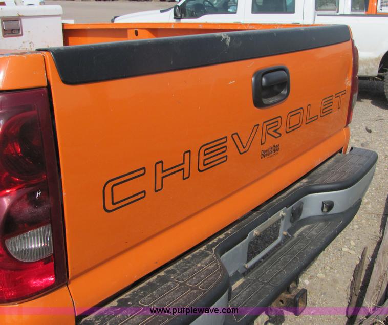 image for item 6032 2003 Chevrolet C2500 Silverado pickup