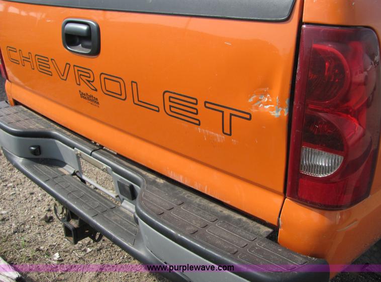 image for item 6032 2003 Chevrolet C2500 Silverado pickup