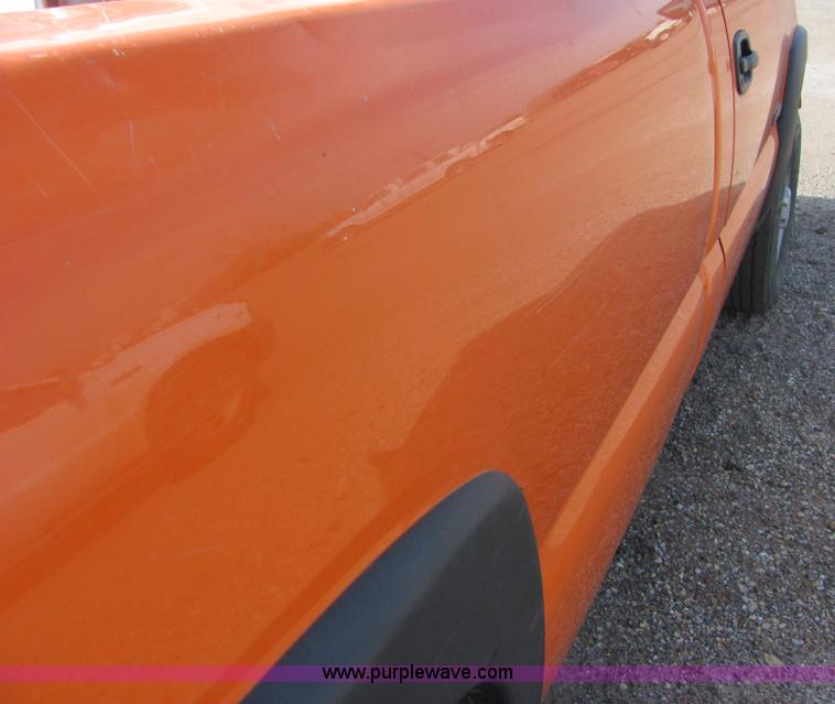 image for item 6032 2003 Chevrolet C2500 Silverado pickup