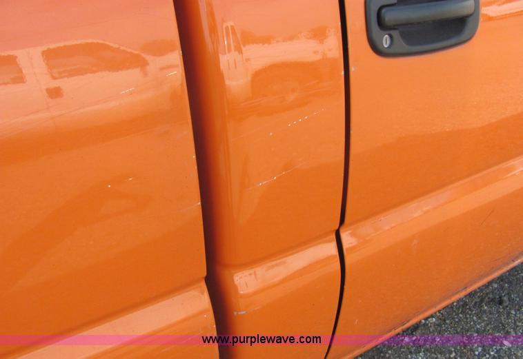 image for item 6032 2003 Chevrolet C2500 Silverado pickup