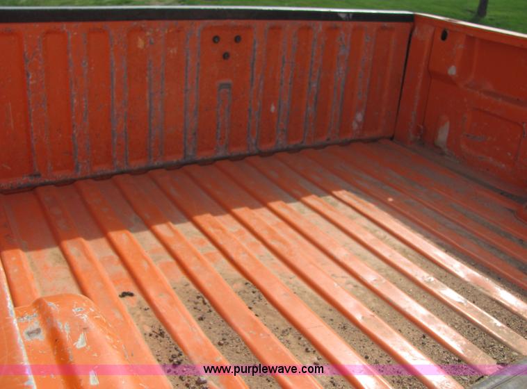 image for item 6032 2003 Chevrolet C2500 Silverado pickup