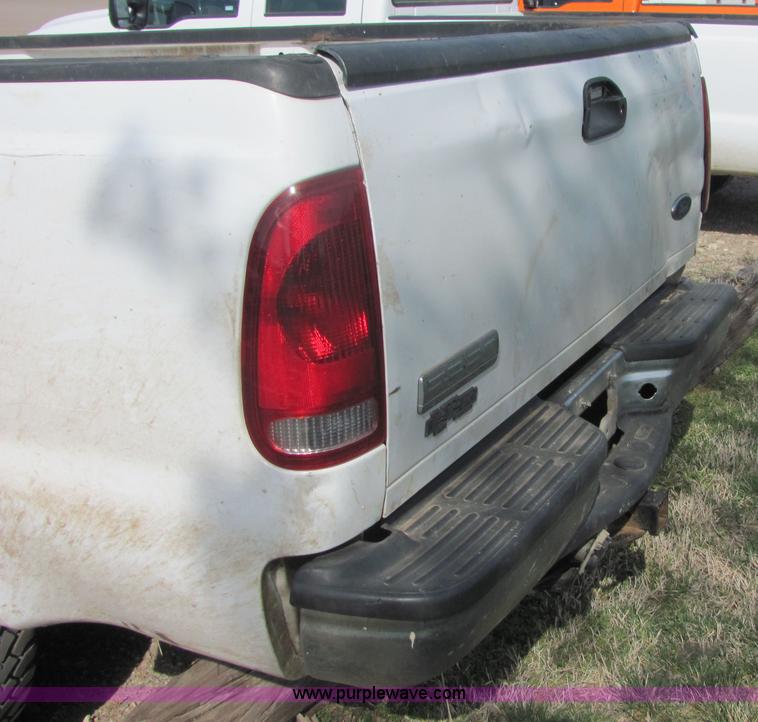 image for item 6033 2005 Ford F350 Super Duty pickup