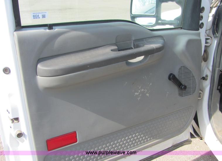 image for item 6034 2004 Ford F250 Super Duty pickup